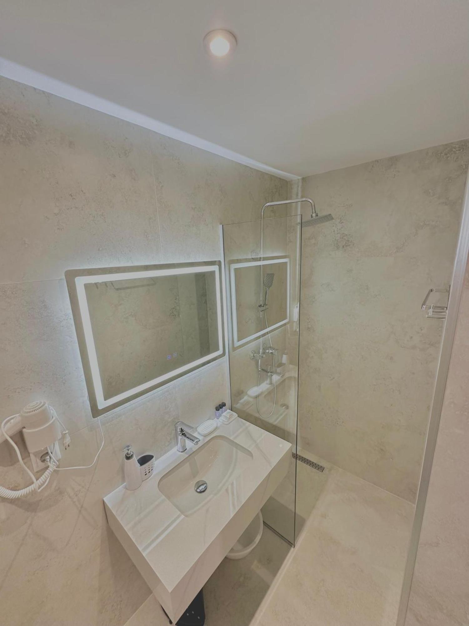 Lido Apartments Himarë Pokoj fotografie